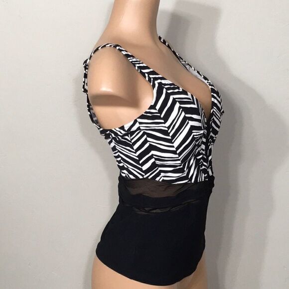 PROFILE black and white tankini top. NWT - Picture 5 of 16
